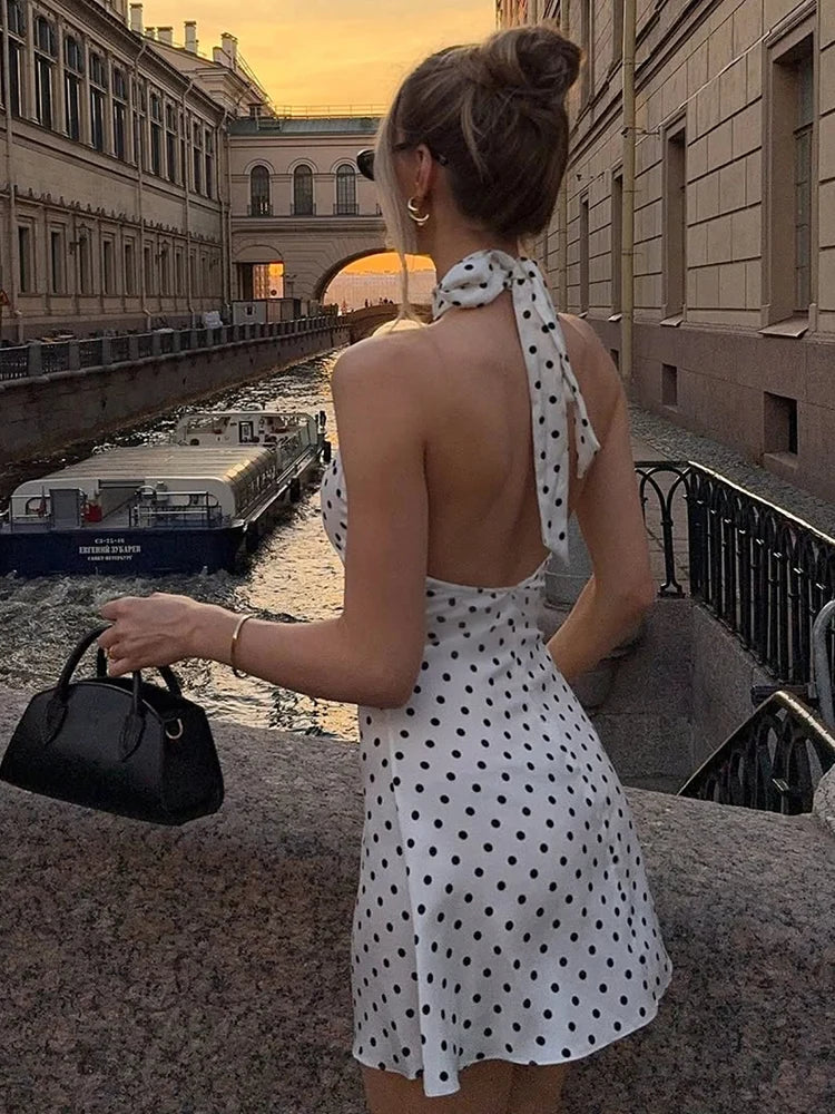 Robe Mini à Pois – Dos Nu & Épaules Dénudées